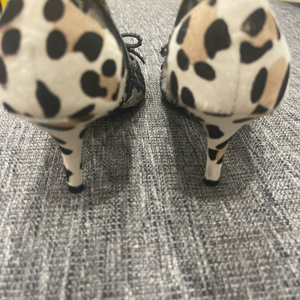 BEBE , leopard fur, lace, & patent studded bow on toes pumps!😊 - Picture 3 of 6